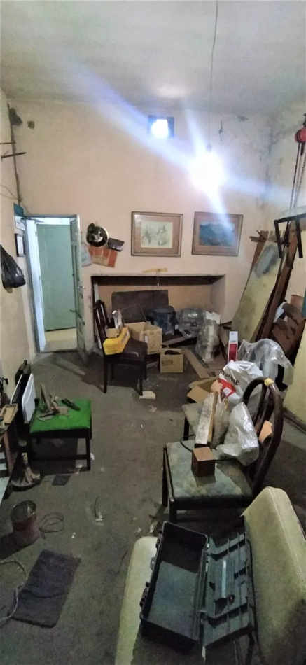 Oportunidad en Moron: Casa en Lote Propio para Refaccionar