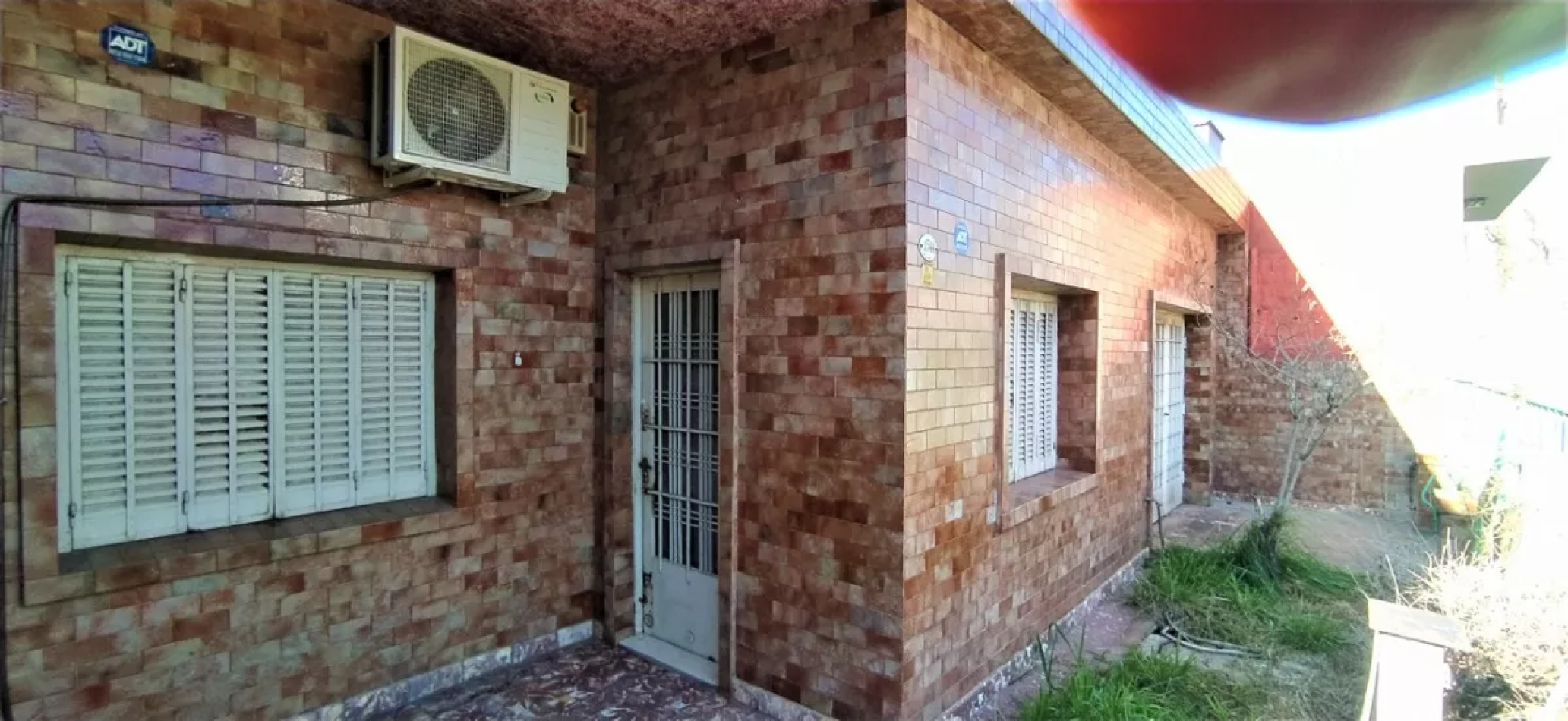 Oportunidad en Moron: Casa en Lote Propio para Refaccionar