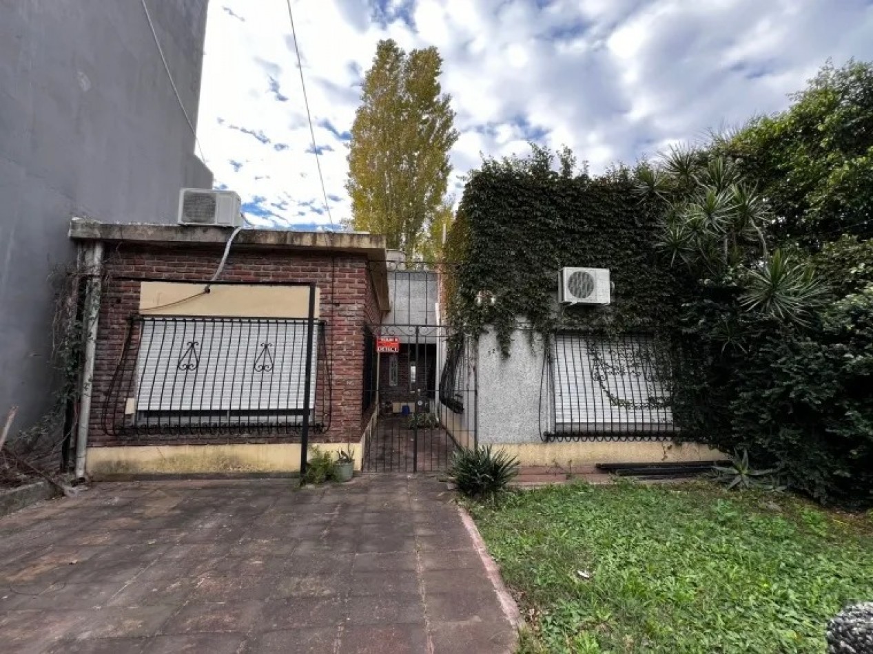 Casa en lote propio 4 ambientes garaje y patio