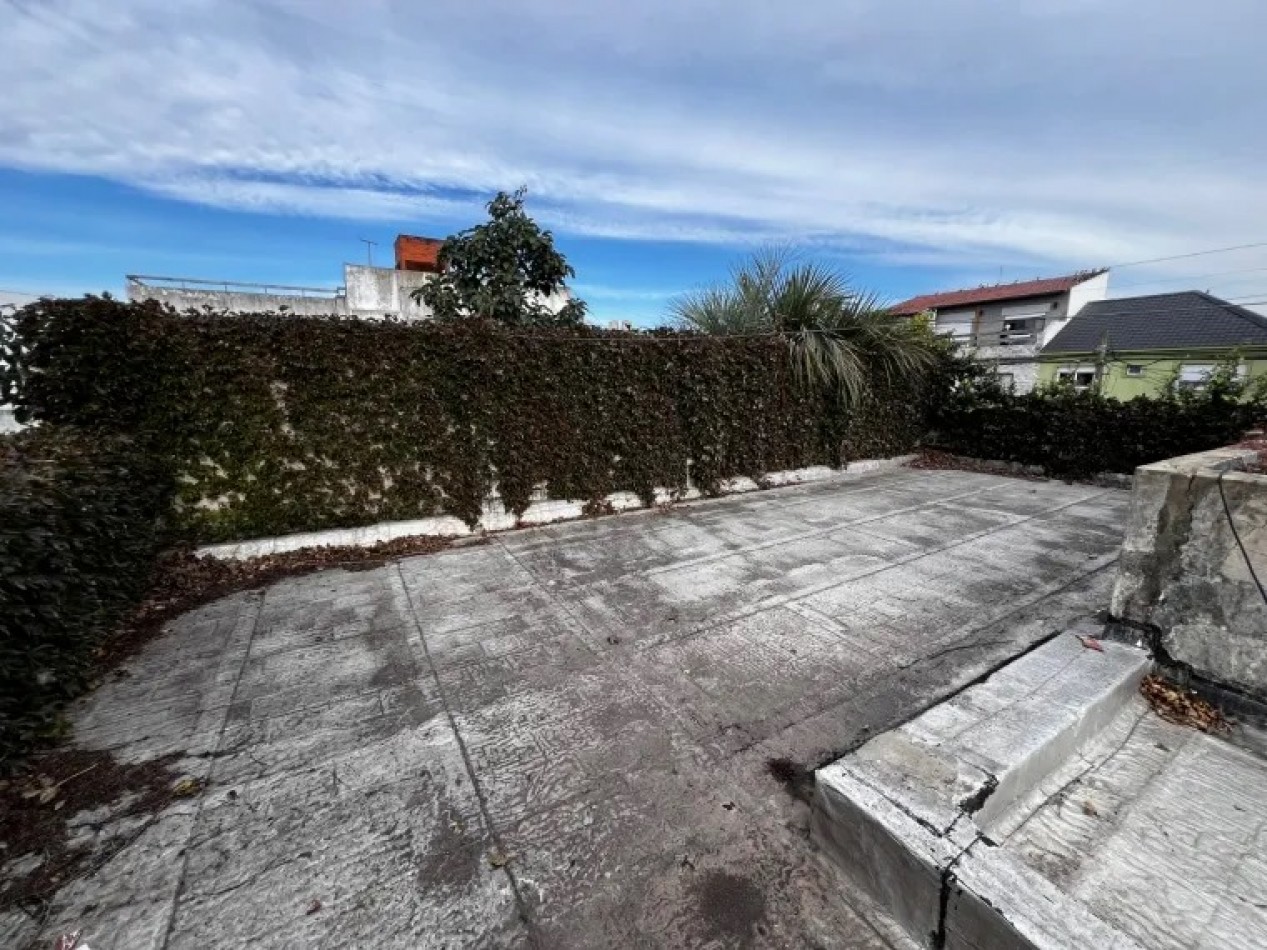 Casa en lote propio 4 ambientes garaje y patio