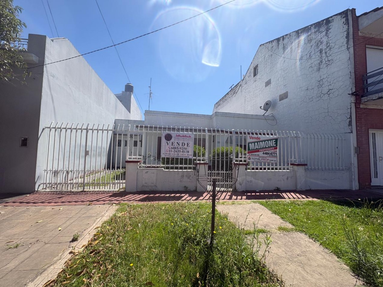 Casa 4 ambientes- con cochera- Lomas del Mirador