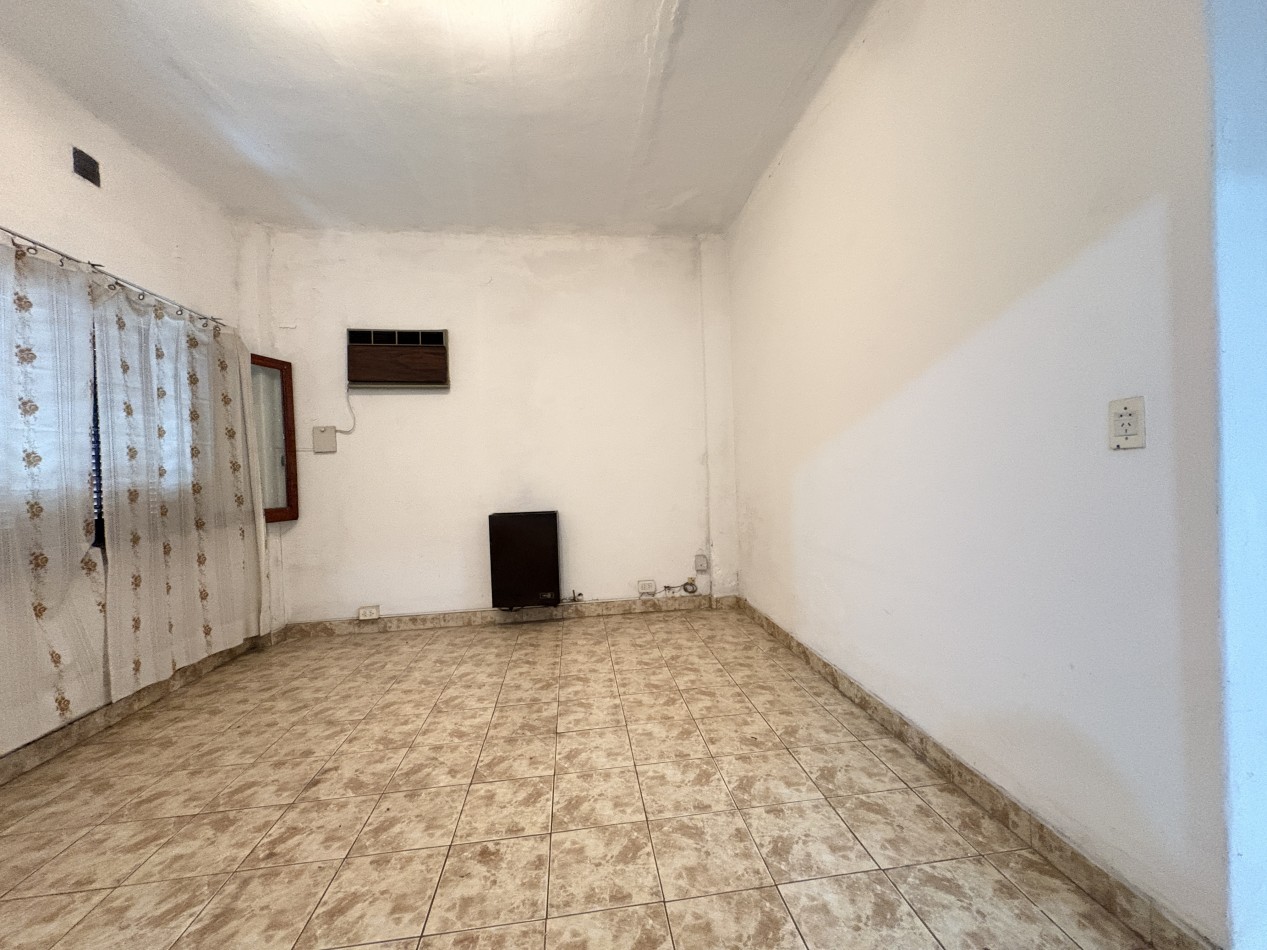 Casa 4 ambientes- con cochera- Lomas del Mirador