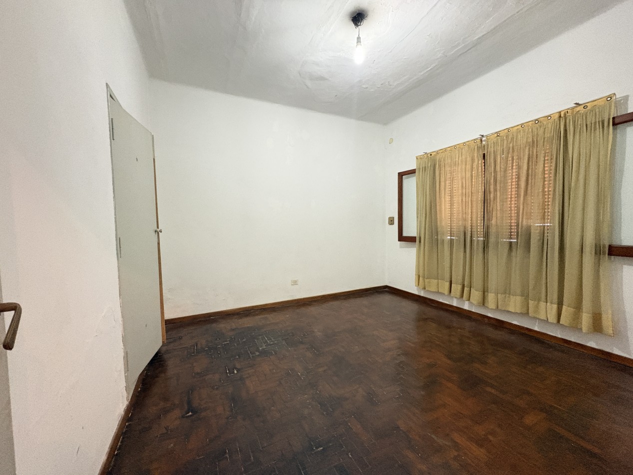 Casa 4 ambientes- con cochera- Lomas del Mirador