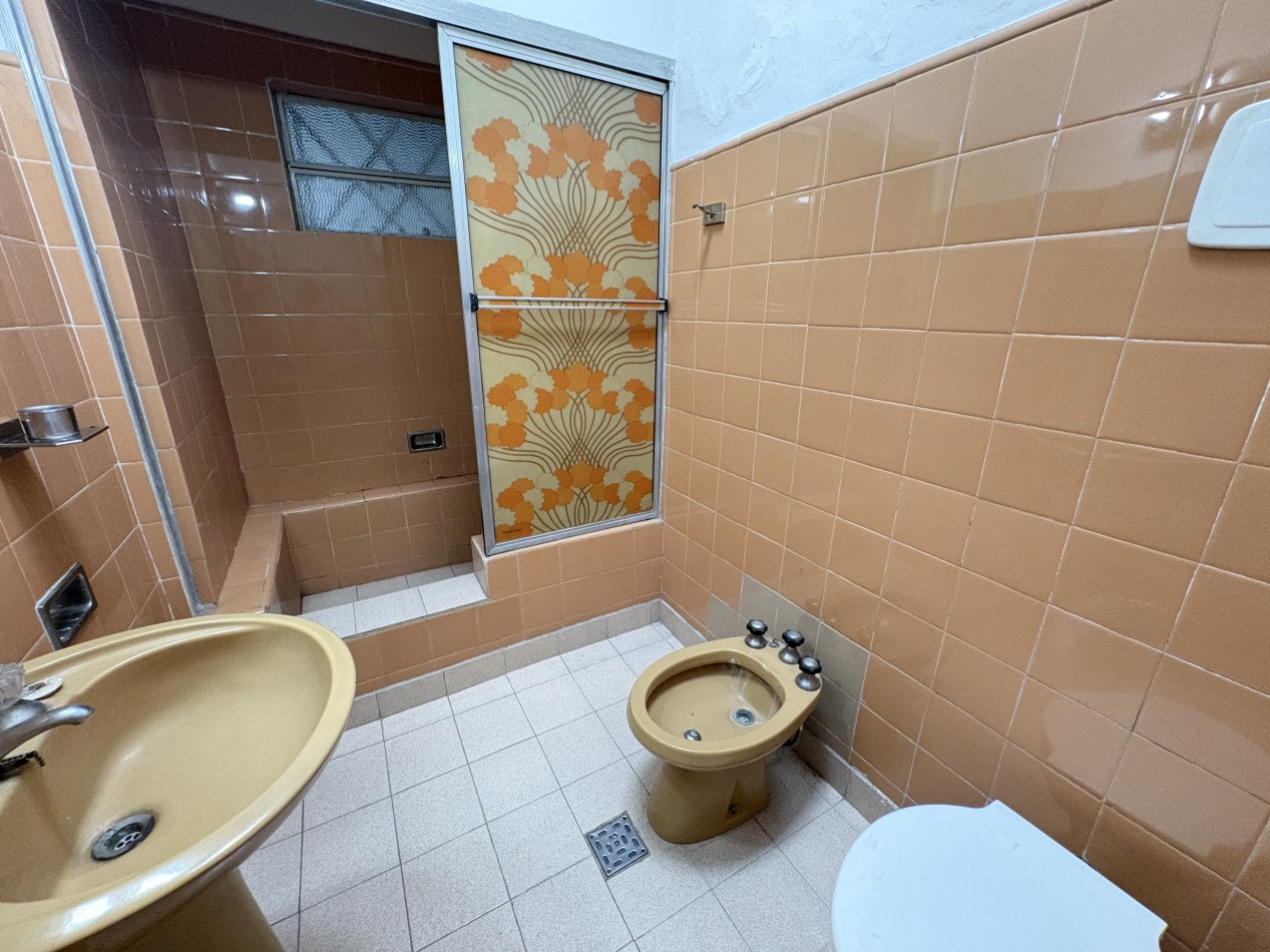 Casa 4 ambientes- con cochera- Lomas del Mirador