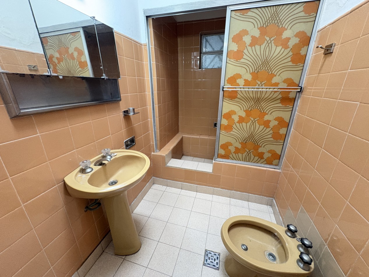 Casa 4 ambientes- con cochera- Lomas del Mirador