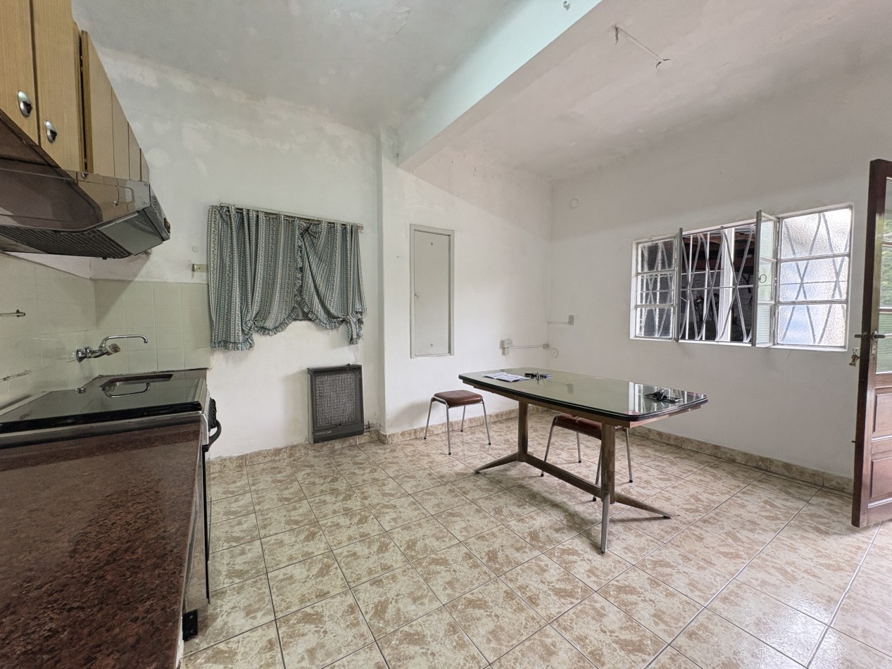 Casa 4 ambientes- con cochera- Lomas del Mirador