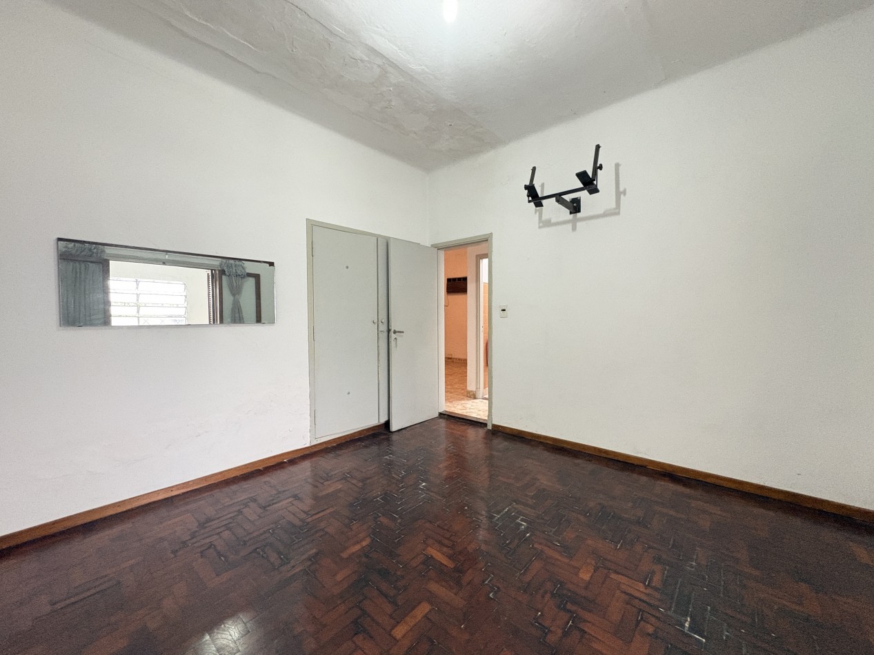 Casa 4 ambientes- con cochera- Lomas del Mirador