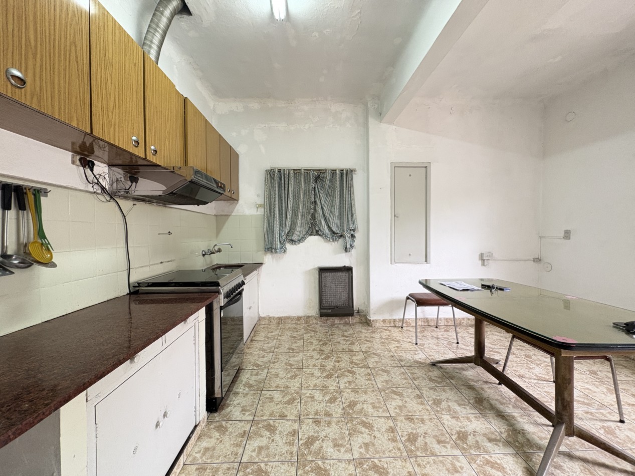 Casa 4 ambientes- con cochera- Lomas del Mirador