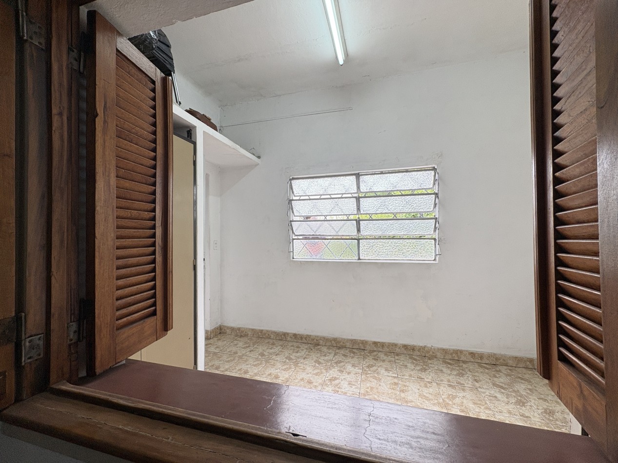 Casa 4 ambientes- con cochera- Lomas del Mirador