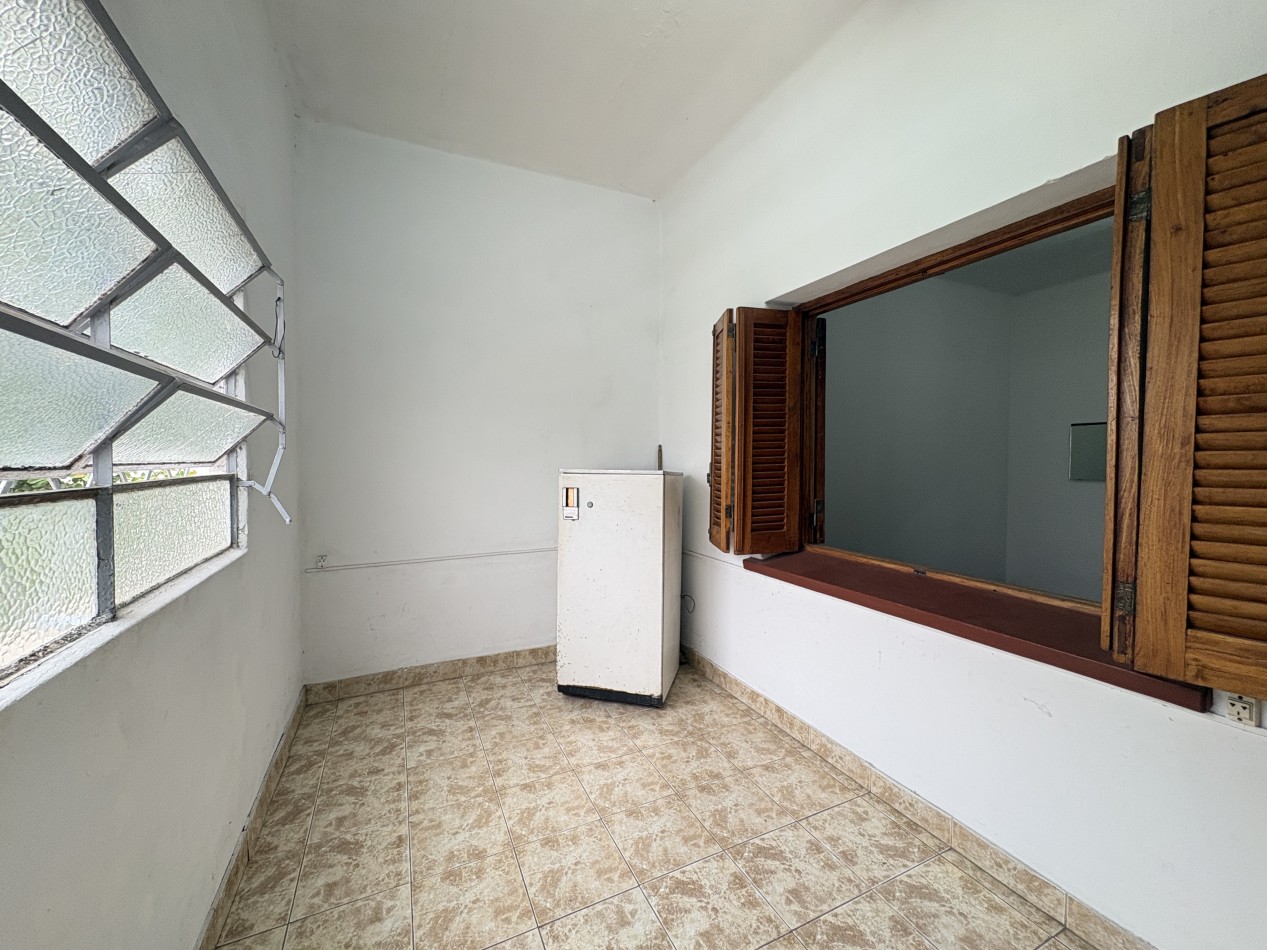 Casa 4 ambientes- con cochera- Lomas del Mirador