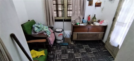 Oportunidad en Moron: Casa en Lote Propio para Refaccionar