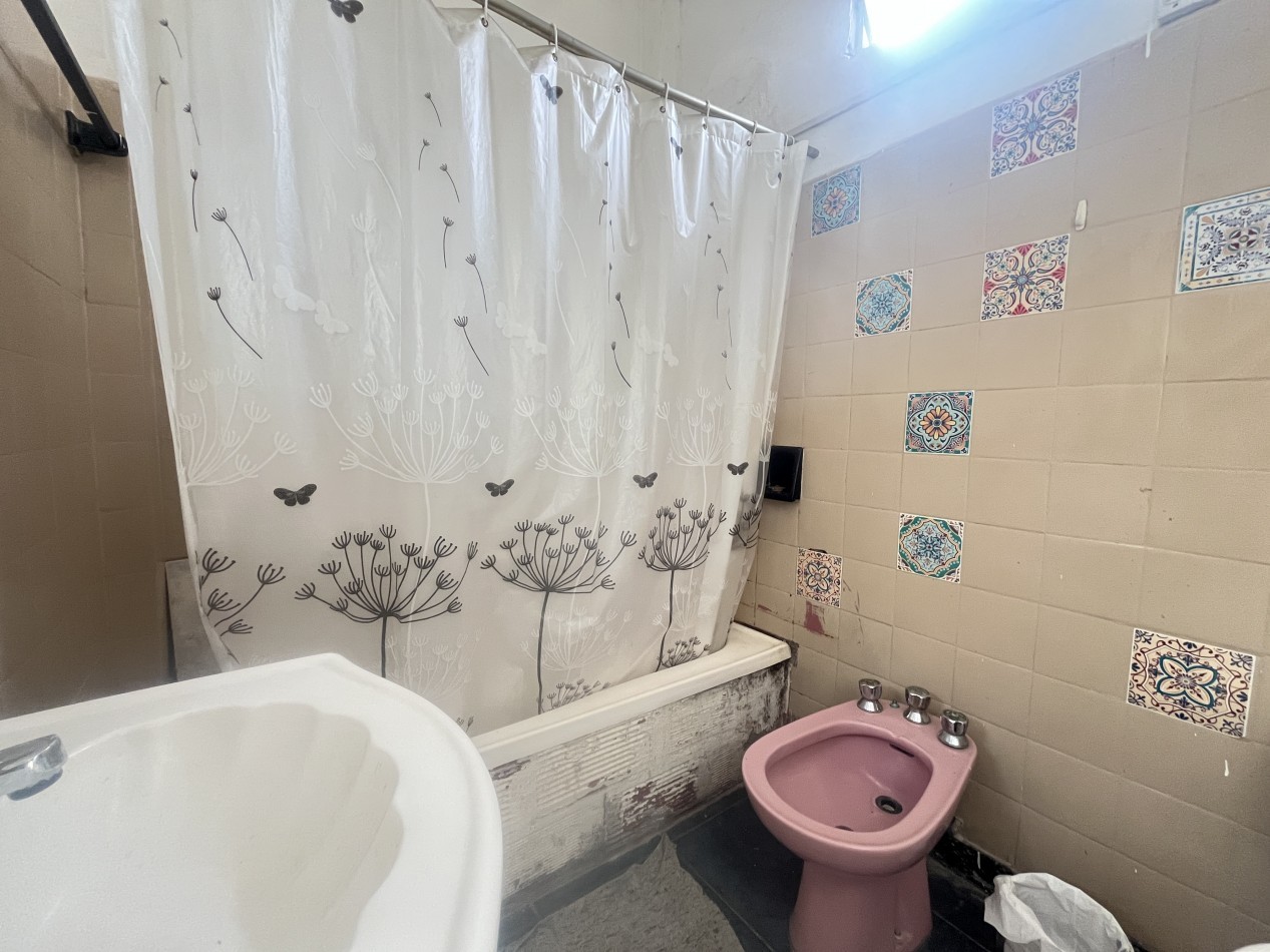 casa 3 ambientes con cochera La Tablada