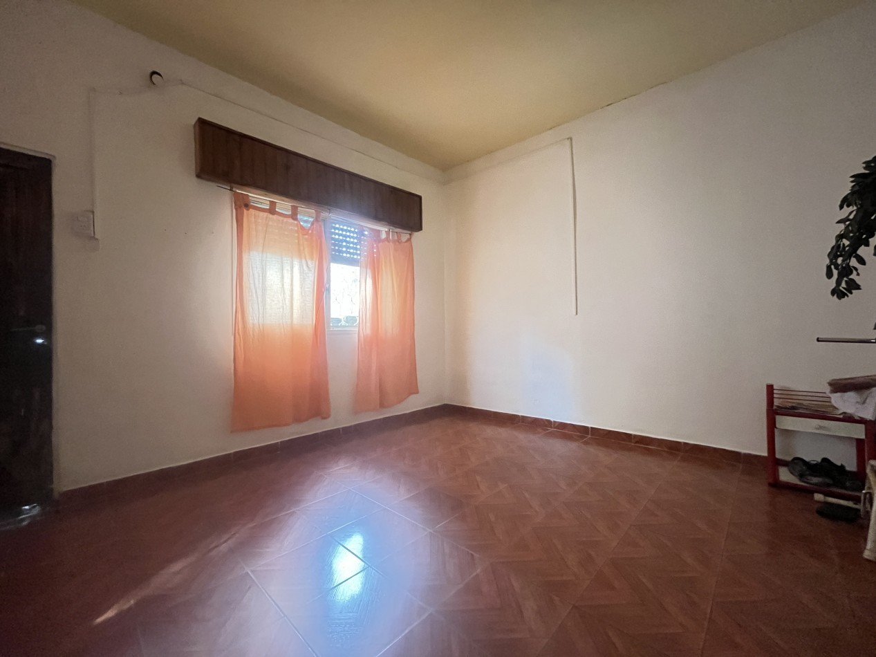 casa 3 ambientes con cochera La Tablada