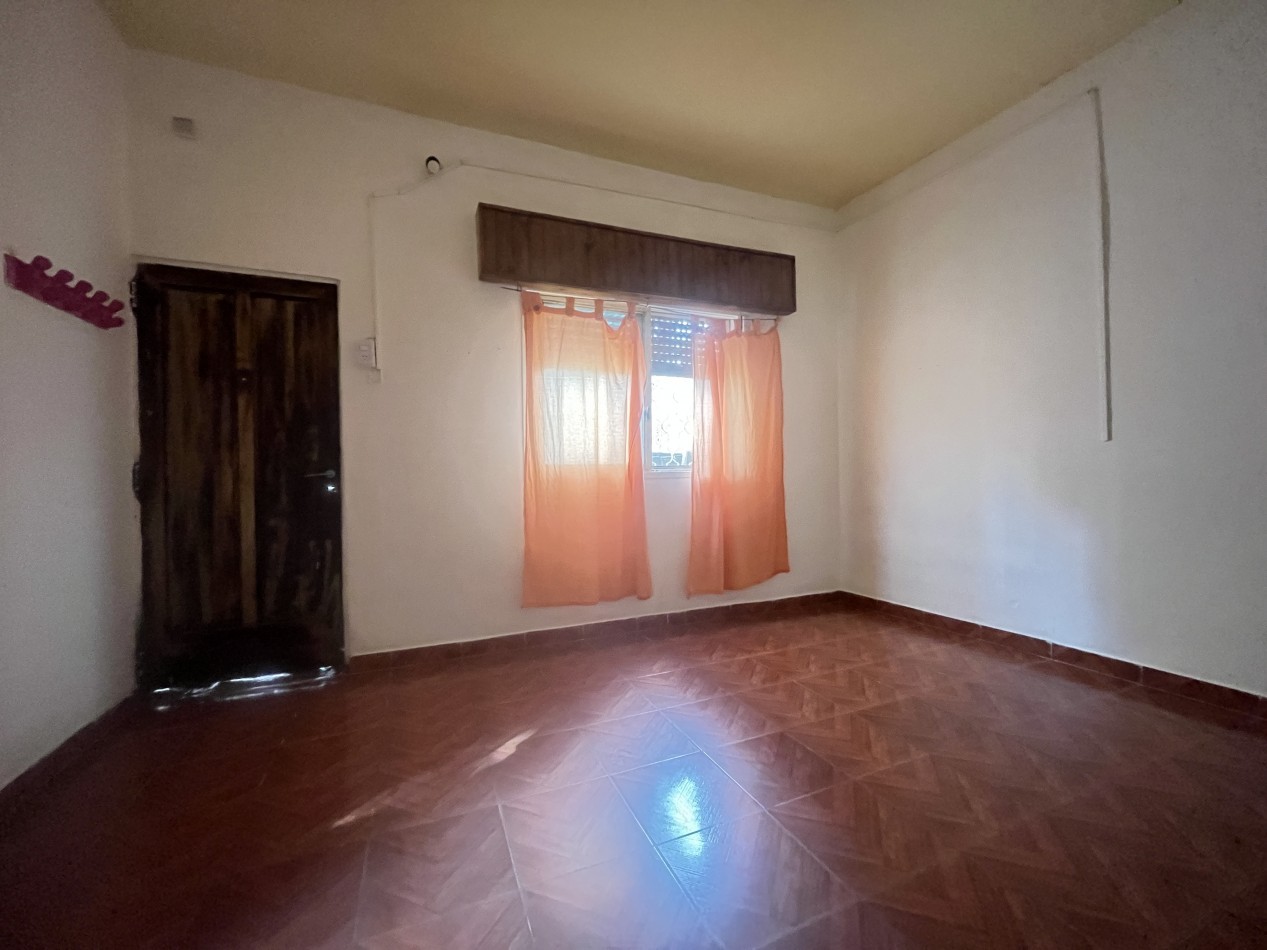 casa 3 ambientes con cochera La Tablada