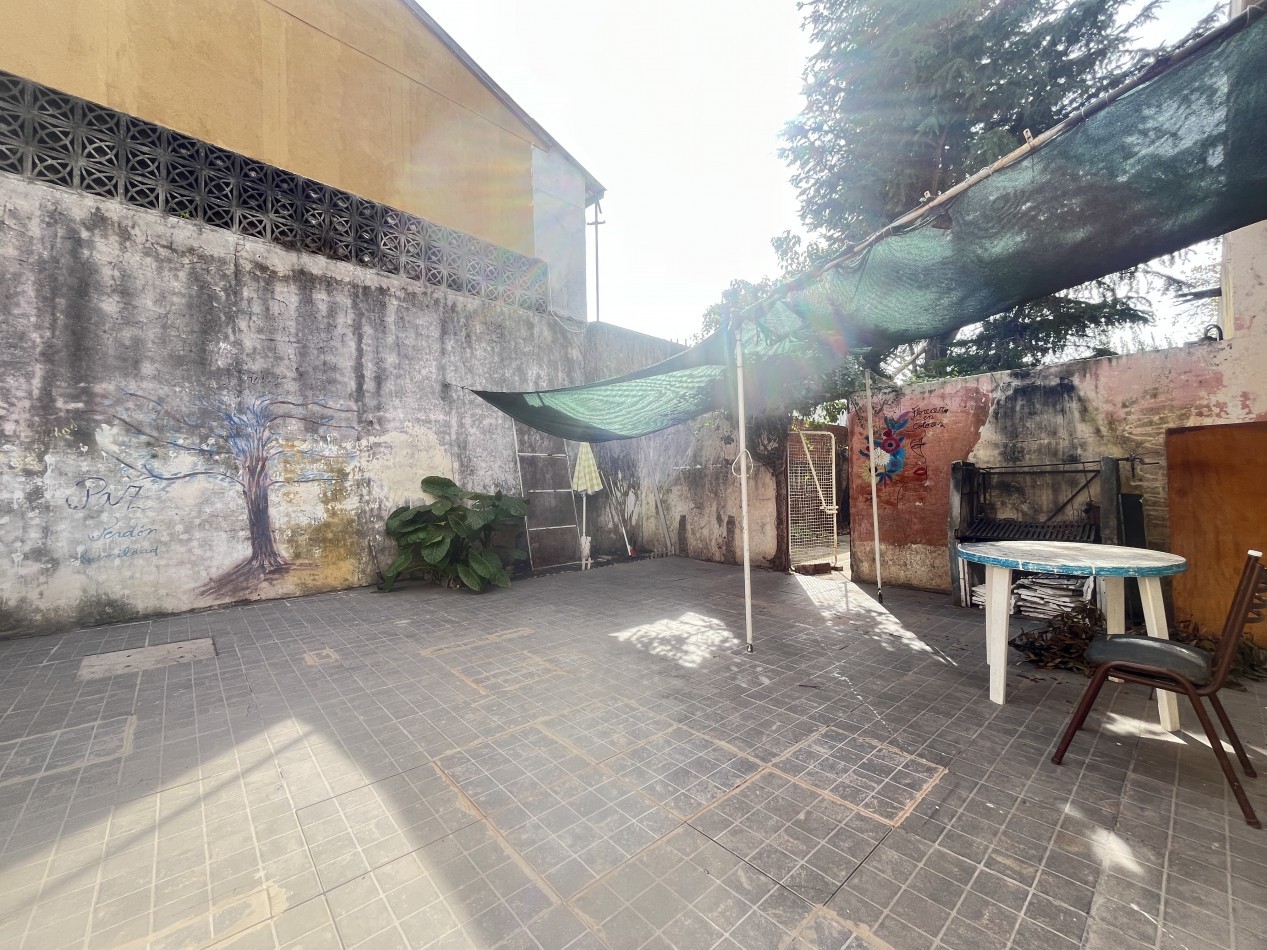 casa 3 ambientes con cochera La Tablada