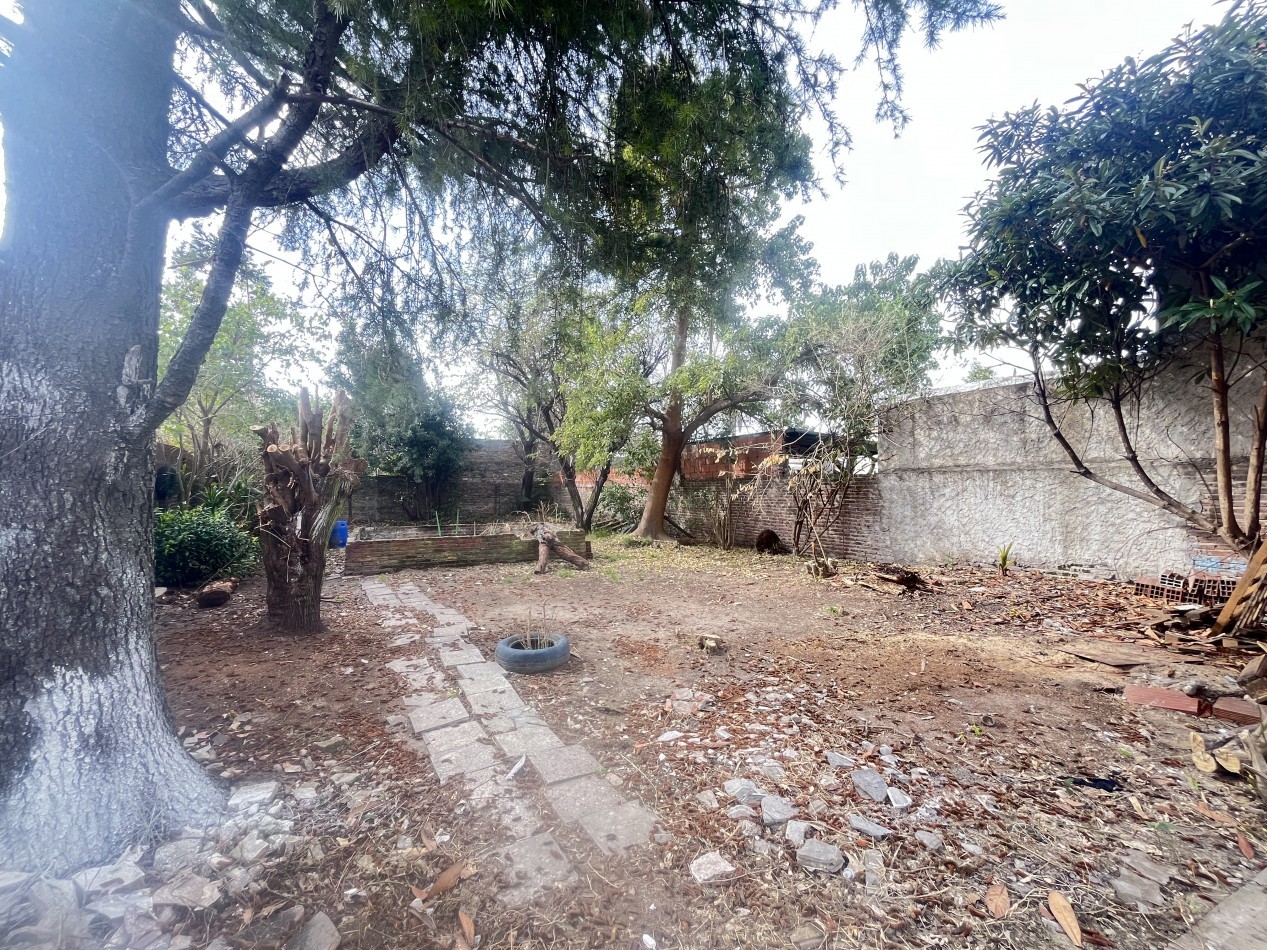 casa 3 ambientes con cochera La Tablada