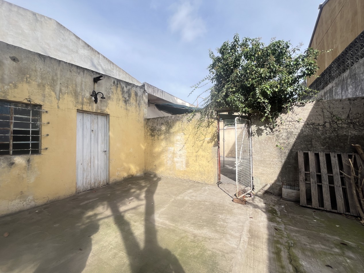 casa 3 ambientes con cochera La Tablada