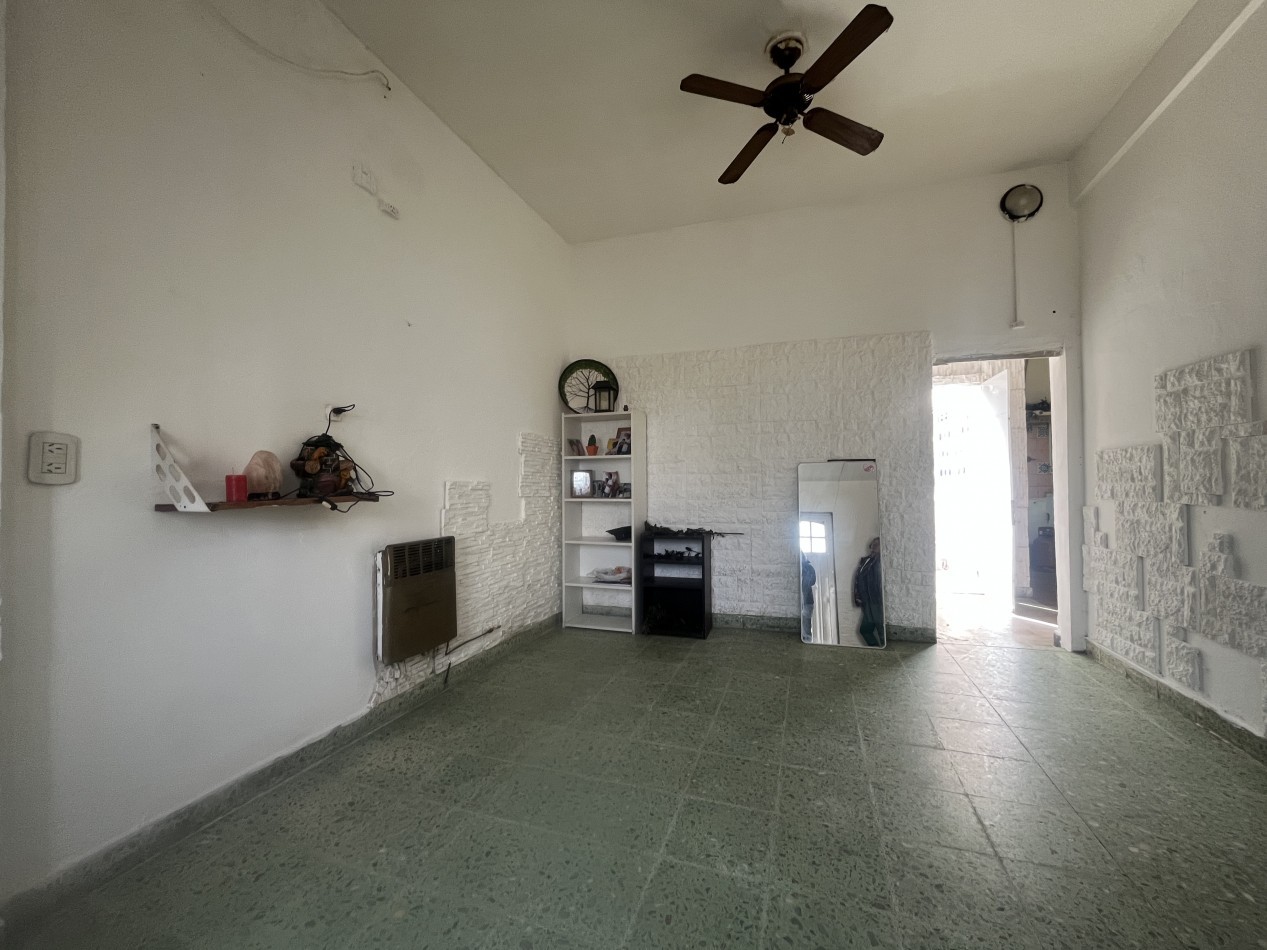 casa 3 ambientes con cochera La Tablada