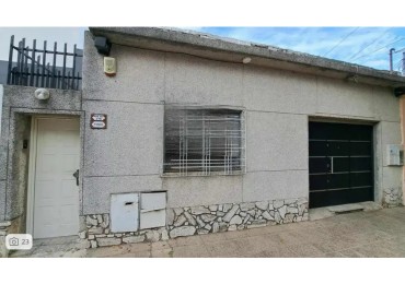CAsa de 3 ambientes a Reciclar + departamento