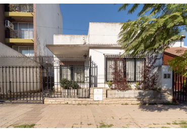 CASA 5 AMBIENTE CON JARDIN,PATIO Y COCHERA