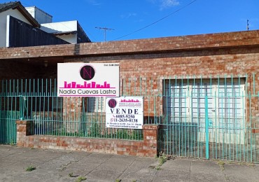 Oportunidad en Moron: Casa en Lote Propio para Refaccionar