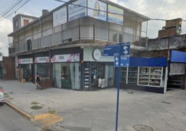Lote con locales en esquina San Justo